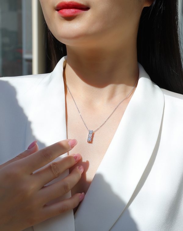 13efd338-4120-459d-9d0a-e691d03c6031.jpg One-character Circle - A Fashionable And Light Luxury Jewelry Pendant Necklace Set With Top-quality Moissanite, S925 Silver Plated Platinum