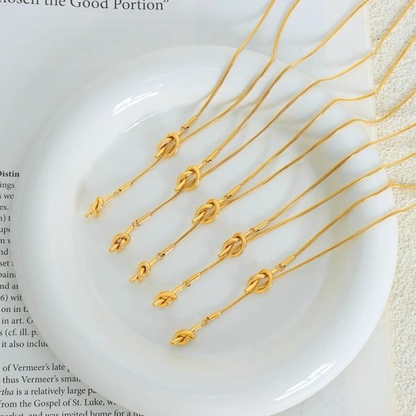 Sophisticated Versatile And Adjustable Long Necklace