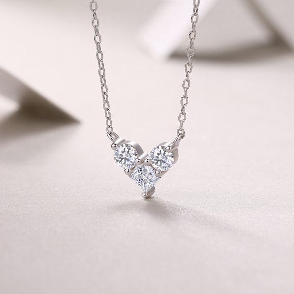 Love In The Present - A Fashionable And Trendy Necklace Pendant Set With Top-quality Moissanite S925 Silver And Platinum Plating Can Be Tested With A Diamond Pen