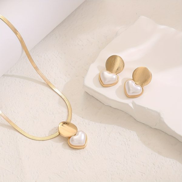 Women's Creative Round Heart-Shaped Pendant Necklace