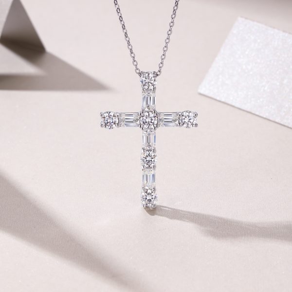 b6f11d49-a986-4019-8fbc-d3c42de82410.jpg The Light Of Faith - A Fashionable And Trendy Necklace Pendant Set With Top-quality Moissanite S925 And Silver Plated With Platinum Can Be Tested With A Diamond Pen