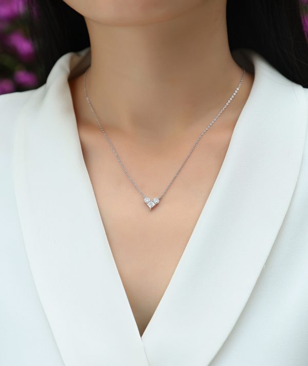 Love In The Present - A Fashionable And Trendy Necklace Pendant Set With Top-quality Moissanite S925 Silver And Platinum Plating Can Be Tested With A Diamond Pen