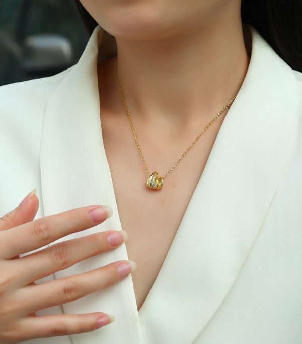 f4aa1338-6454-4c7a-bc08-f6c41fdf047a.jpg Snake Knot - A Fashionable And Trendy Necklace Pendant Set With Top-quality Moissanite S925 In Silver And Gold-plated. It Can Be Tested With A Diamond Pen